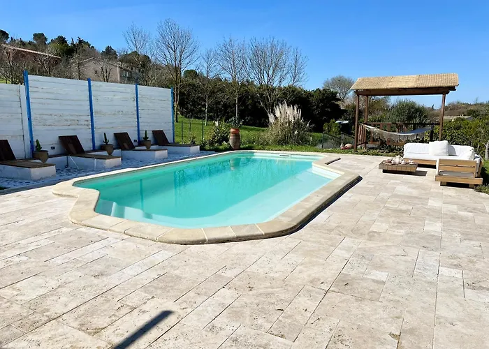 Les Cigales - Paisible Avec Piscine *